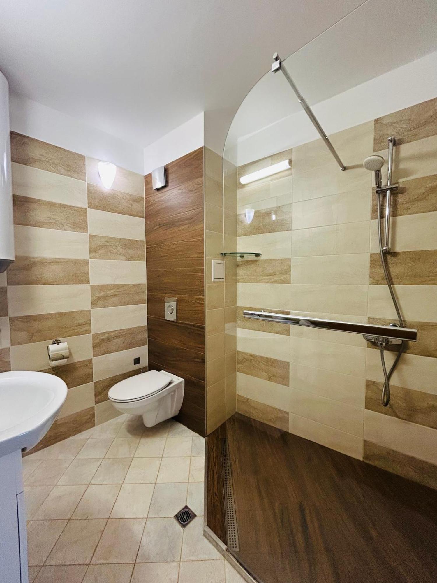 Apolonia Apartament *