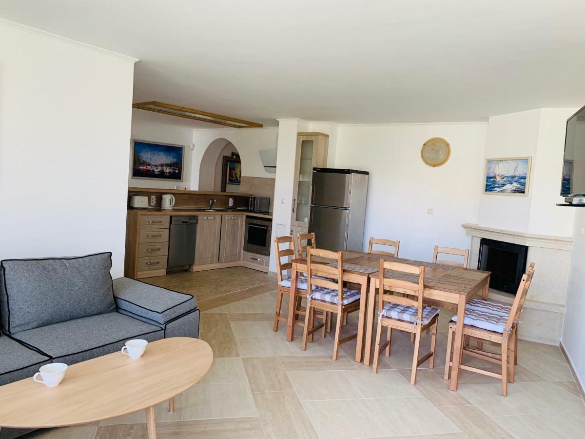 Apolonia Apartament *